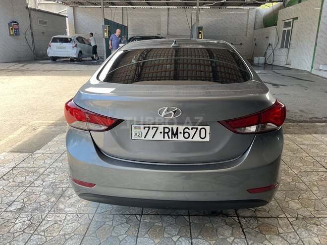 Hyundai Elantra-10