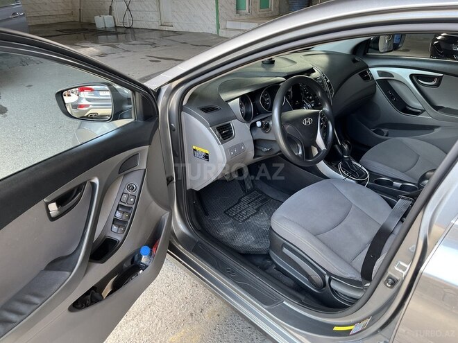 Hyundai Elantra-6