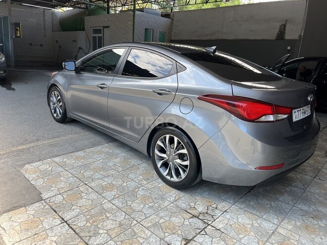 Hyundai Elantra-12