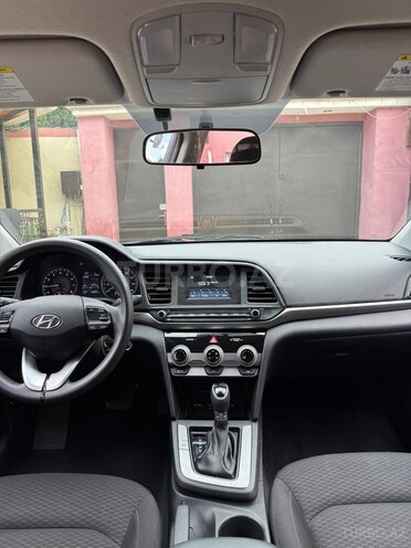 Hyundai Elantra-13