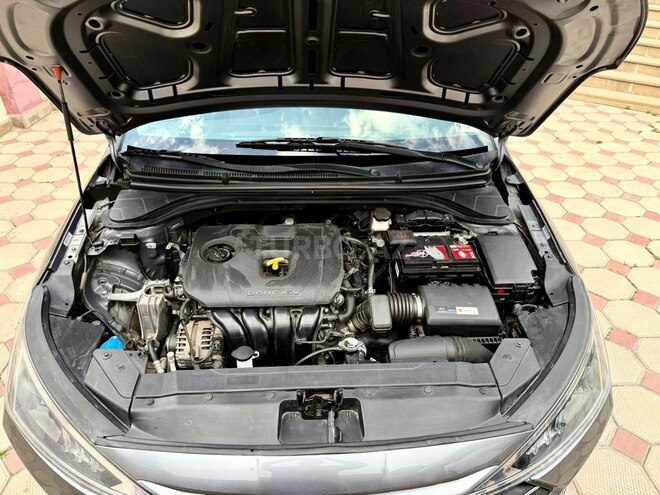 Hyundai Elantra-18
