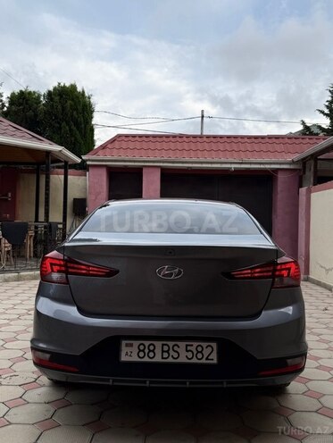 Hyundai Elantra-8