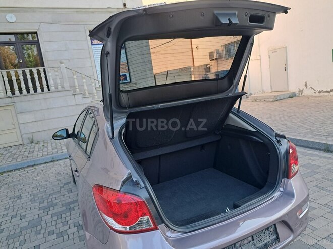 Chevrolet Cruze-12