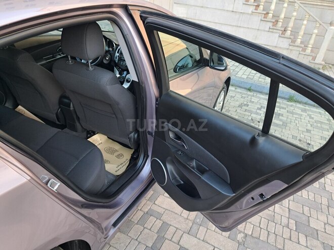 Chevrolet Cruze-16