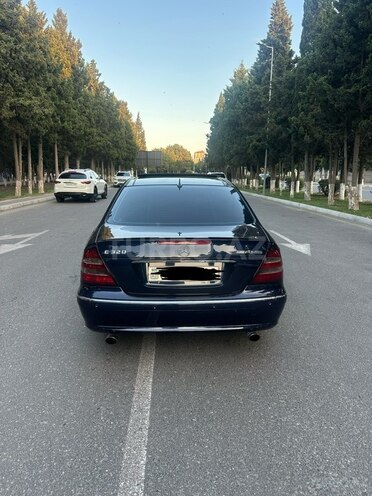Mercedes E 320-8