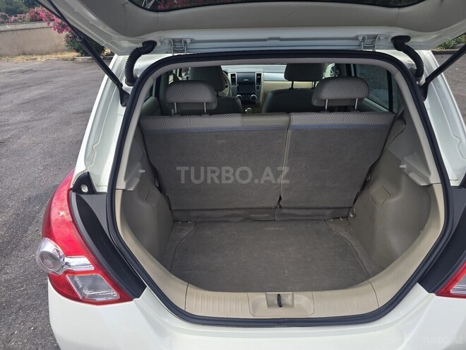 Nissan Tiida-12
