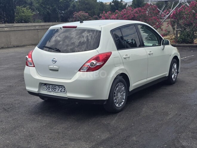 Nissan Tiida-10