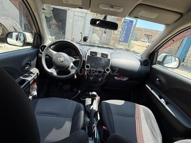 Nissan March-6