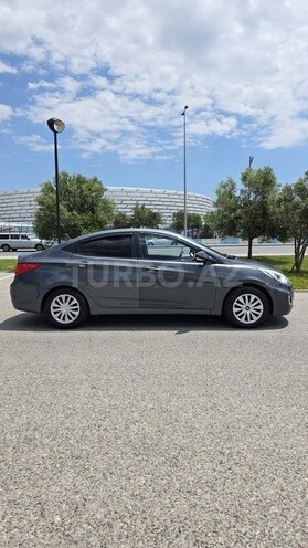 Hyundai Accent-4