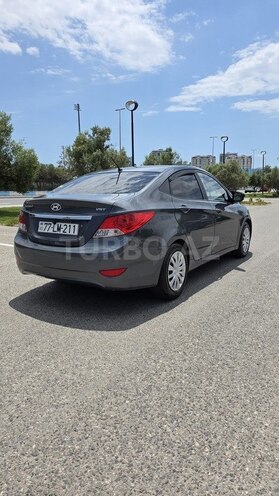 Hyundai Accent-5