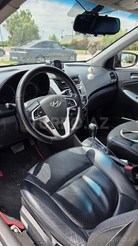 Hyundai Accent-8