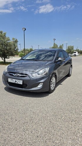 Hyundai Accent-2