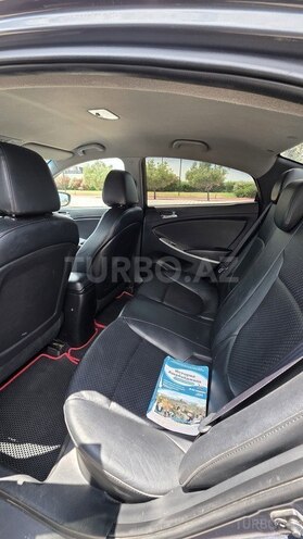 Hyundai Accent-11