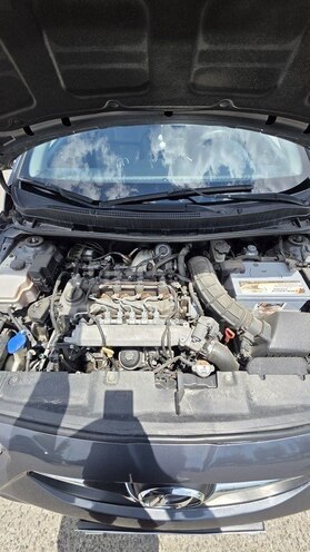 Hyundai Accent-12