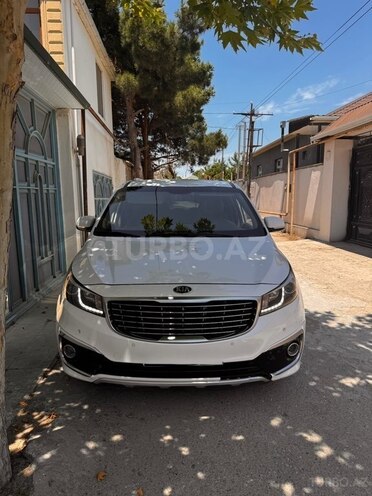 Kia Carnival-1