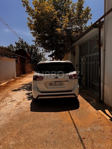 Kia Carnival-2
