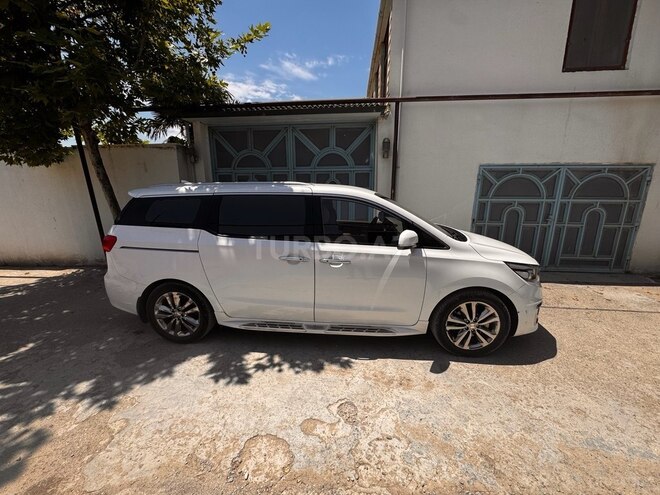 Kia Carnival-5