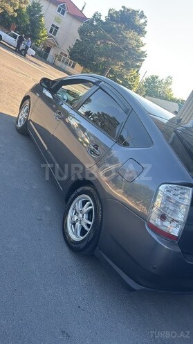 Toyota Prius-5