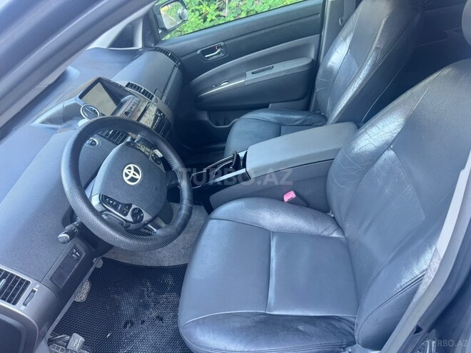 Toyota Prius-8