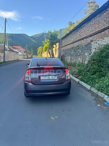 Toyota Prius-4