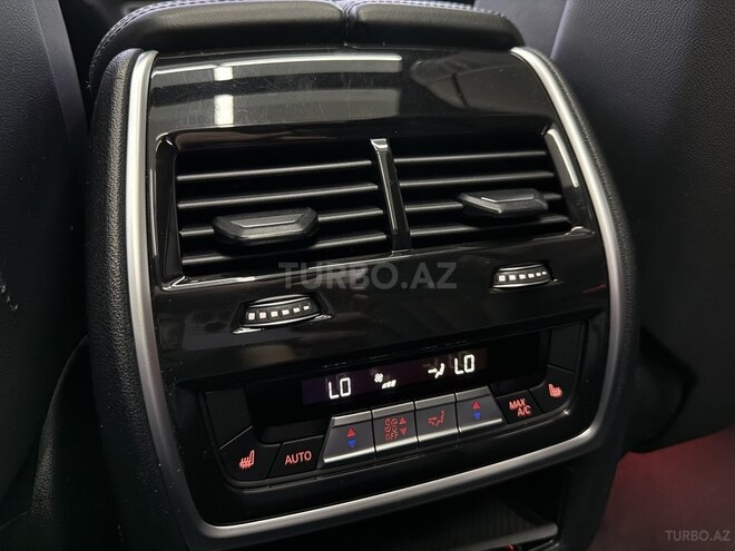 BMW X7-15