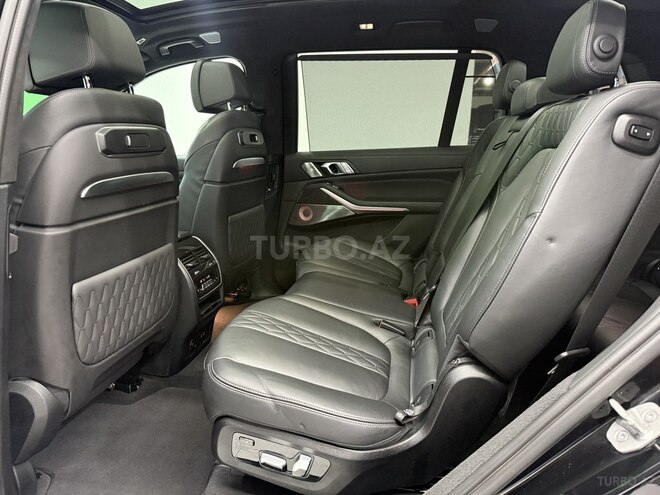 BMW X7-13