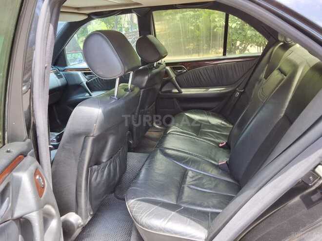 Mercedes E 280 4MATIC-7