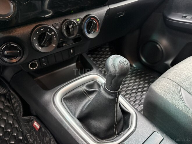 Toyota Hilux-14