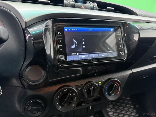 Toyota Hilux-15