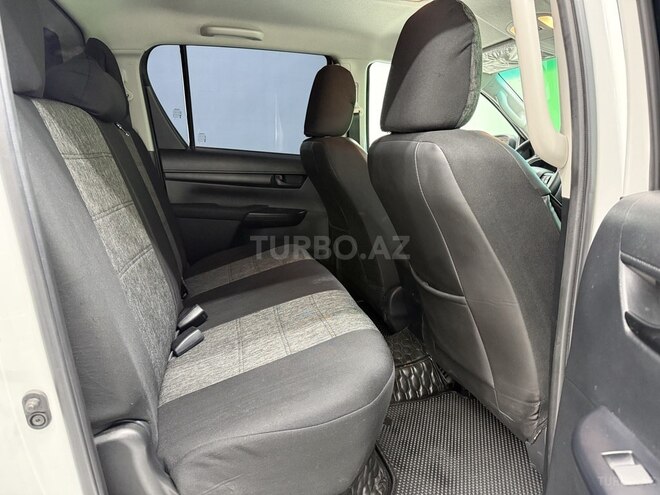 Toyota Hilux-12