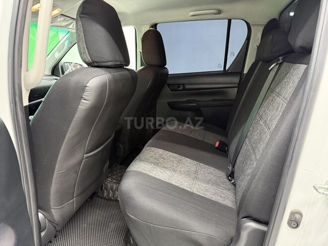 Toyota Hilux-13