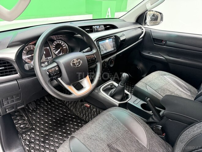 Toyota Hilux-8