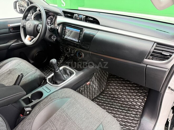 Toyota Hilux-11