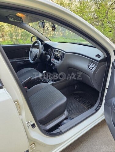 Kia Rio-7