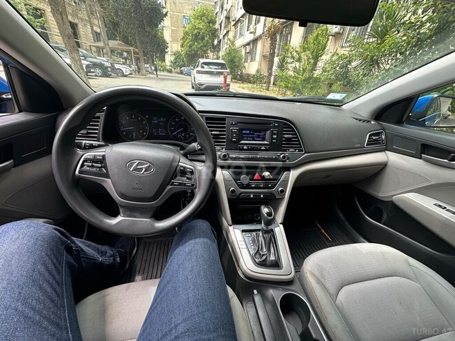 Hyundai Elantra-3
