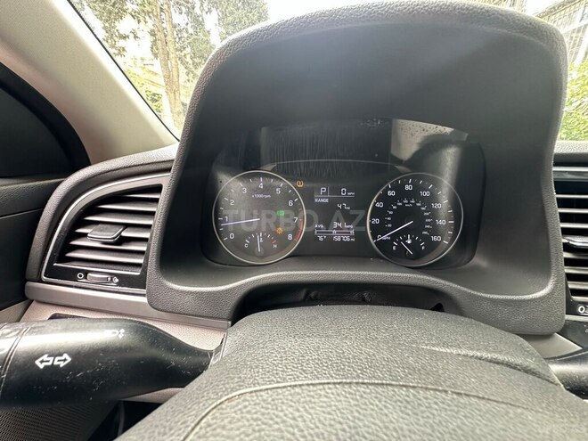 Hyundai Elantra-6