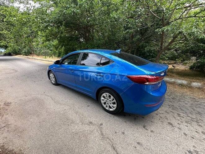 Hyundai Elantra-8