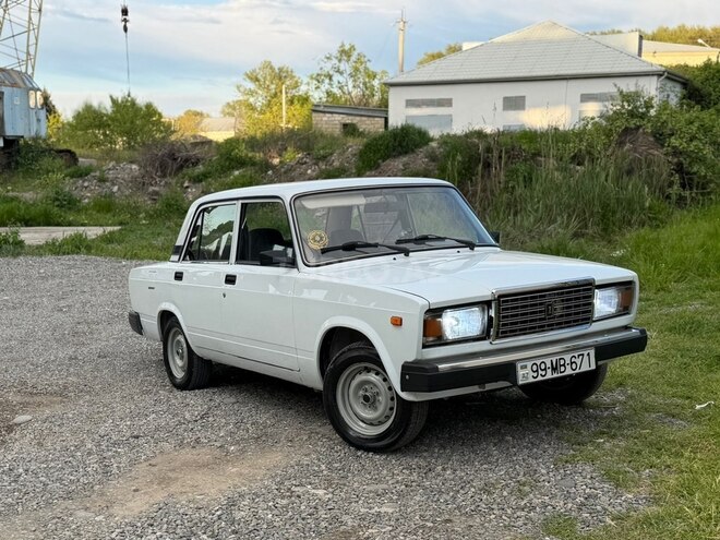 LADA (VAZ) 2107-2