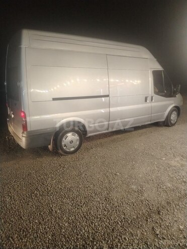 Ford Transit-10