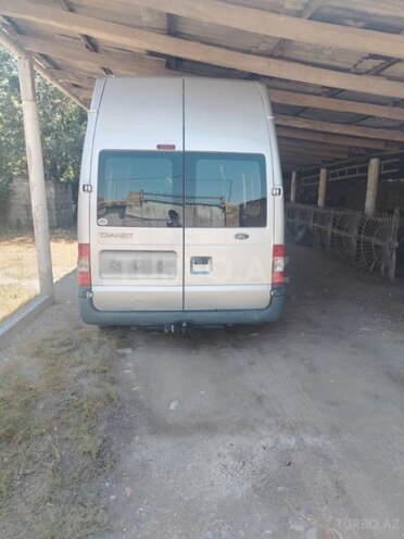 Ford Transit-5