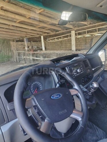 Ford Transit-4