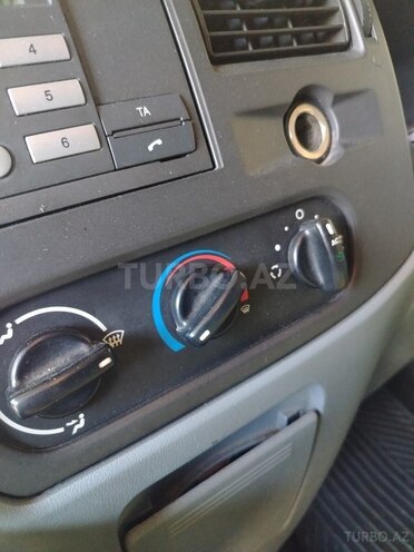 Ford Transit-3