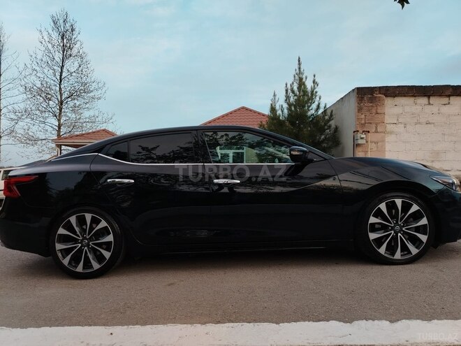 Nissan Maxima-5