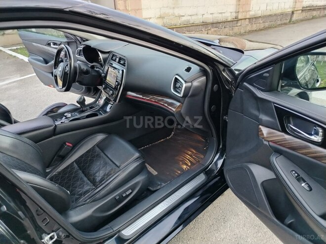 Nissan Maxima-9