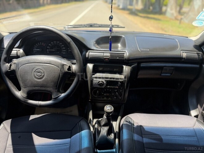 Opel Astra-12