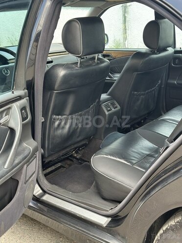 Mercedes E 270-12