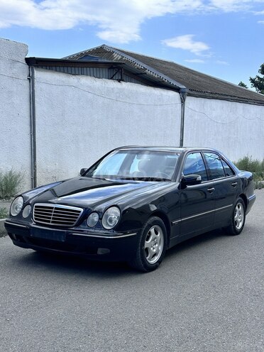 Mercedes E 270-2