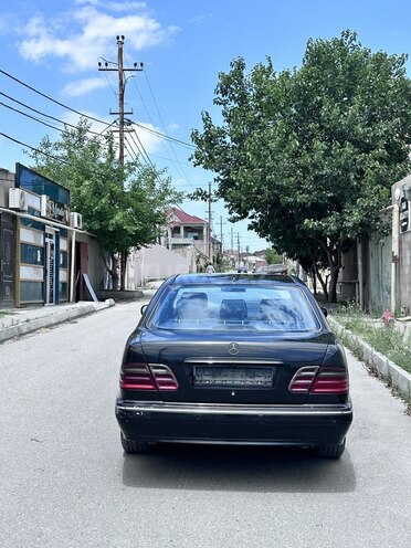 Mercedes E 270-5