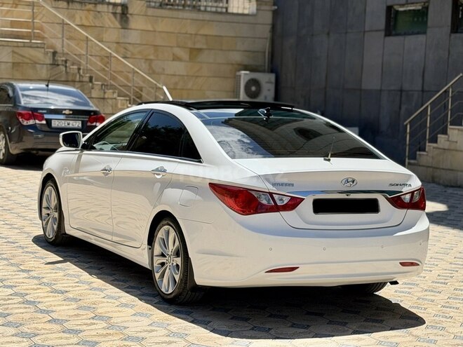 Hyundai Sonata-5