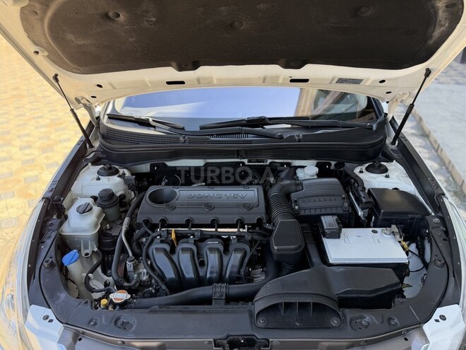 Hyundai Sonata-12